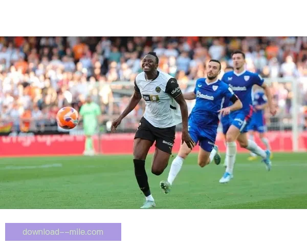 瓦伦西亚决定卖掉马马达什维利引发转会市场热议球员未来走向成焦点